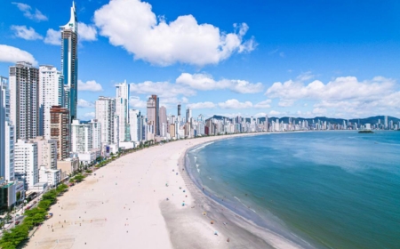 conheca-a-praia-central-de-balneario-camboriu.jpg