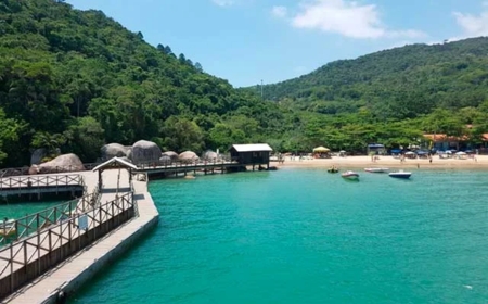 conheca-a-praia-de-laranjeiras-de-balneario-camboriu.jpg