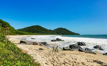 conheca-a-praia-do-buraco-de-balneario-camboriu.jpg