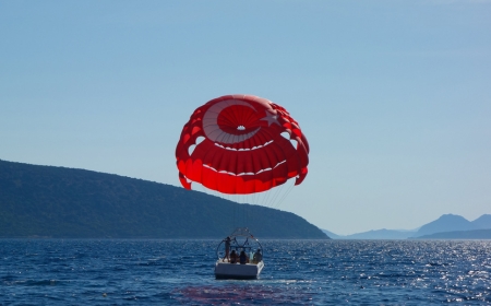 parapente-com-pouso-no-mar-turismo-nautico-em-balneario-camboriu.jpg