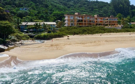por-que-vale-a-pena-conhecer-a-praia-do-estaleiro-de-balneario-camboriu.jpg