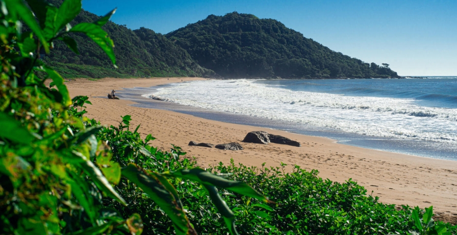 praia-do-buraco-melhores-praias-de-balneario-camboriu.jpg